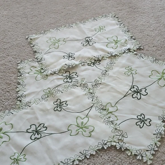 Shamrock Table Linens - Picture 2 of 4